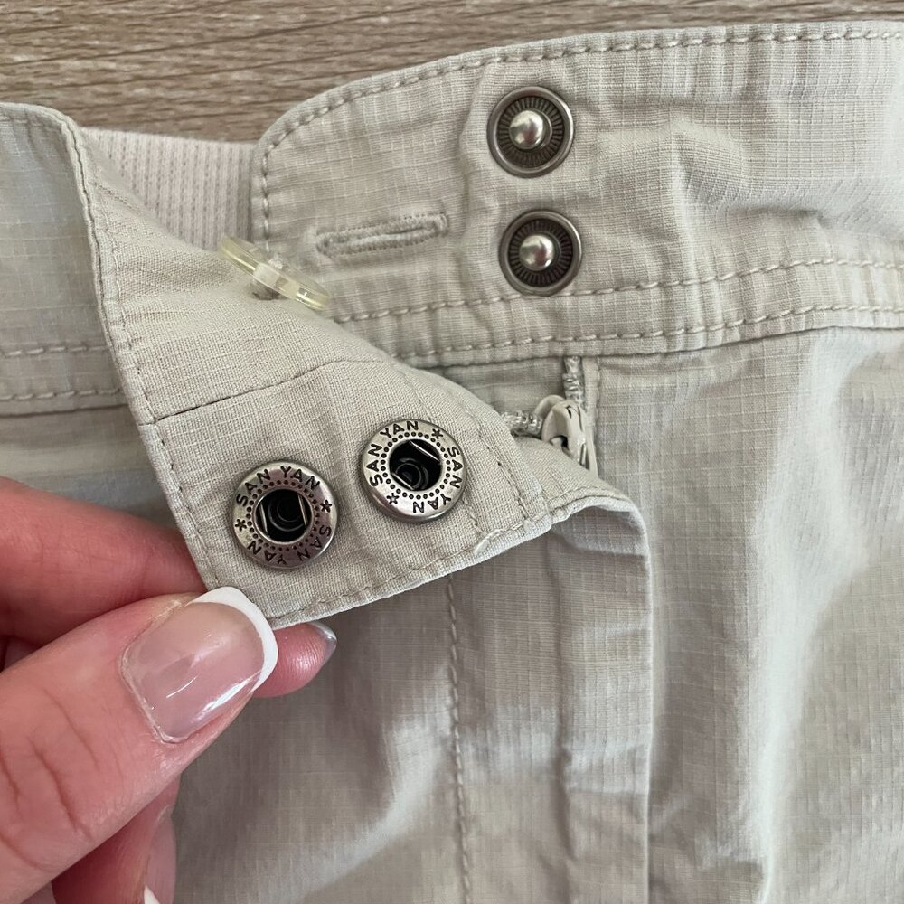 Women's Size 14 Chico's Cream Color Cargo Capris - Picture 4 of 14
